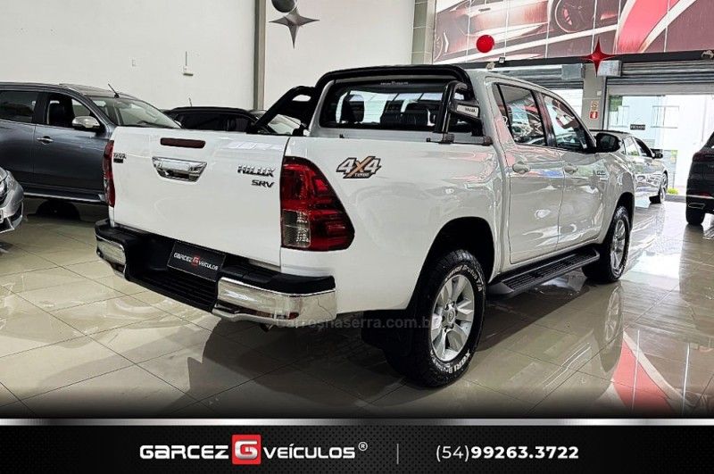TOYOTA HILUX 2.8 SRV 4X4 CD 16V 2016/2017 GARCEZ VEÍCULOS BENTO GONÇALVES / Carros no Vale TOYOTA HILUX 2.8 SRV 4X4 CD 16V 2016/2017 GARCEZ VEÍCULOS BENTO GONÇALVES / Carros no Vale