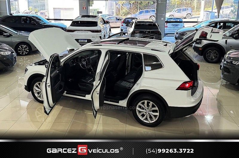 VOLKSWAGEN TIGUAN 1.4 ALLSPACE COMFORT 250 TSI 2018/2019 GARCEZ VEÍCULOS BENTO GONÇALVES / Carros no Vale