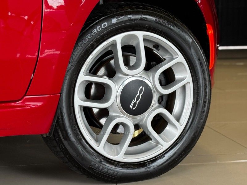 FIAT 500 1.4 CULT 8V AUTOMATIZADO 2014/2015 GRIFFCAR MULTIMARCAS DOIS IRMÃOS / Carros no Vale