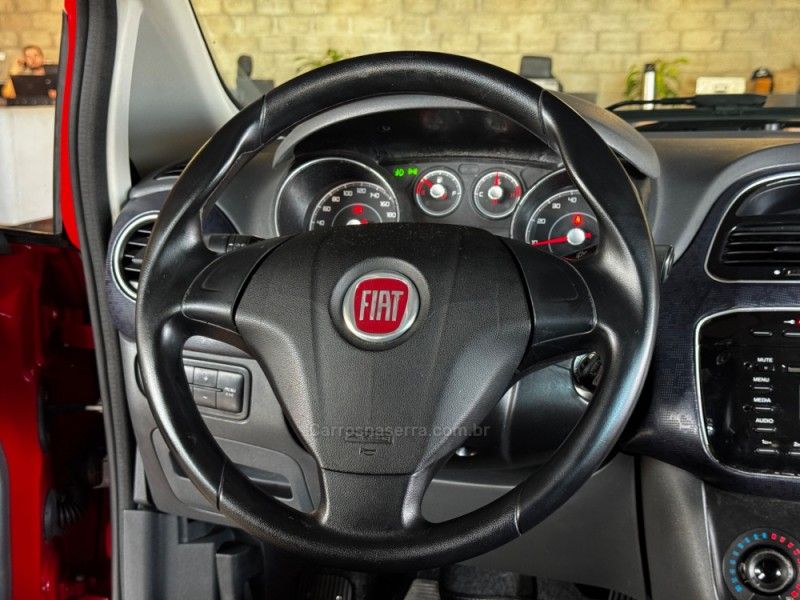 FIAT PUNTO 1.4 ATTRACTIVE ITALIA 8V 2015/2015 GRIFFCAR MULTIMARCAS DOIS IRMÃOS / Carros no Vale