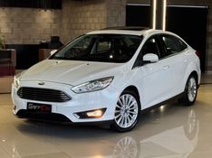 FORD FOCUS 2.0 TITANIUM PLUS FASTBACK 16V 2016/2017 GRIFFCAR MULTIMARCAS DOIS IRMÃOS / Carros no Vale