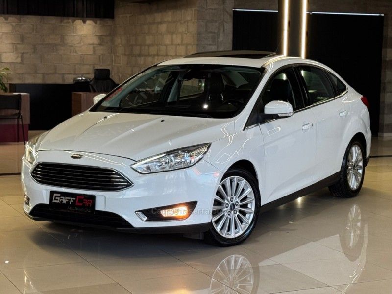 FORD FOCUS 2.0 TITANIUM PLUS FASTBACK 16V 2016/2017 GRIFFCAR MULTIMARCAS DOIS IRMÃOS / Carros no Vale FORD FOCUS 2.0 TITANIUM PLUS FASTBACK 16V 2016/2017 GRIFFCAR MULTIMARCAS DOIS IRMÃOS / Carros no Vale