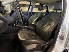 FORD FOCUS 2.0 TITANIUM PLUS FASTBACK 16V 2016/2017 GRIFFCAR MULTIMARCAS DOIS IRMÃOS / Carros no Vale