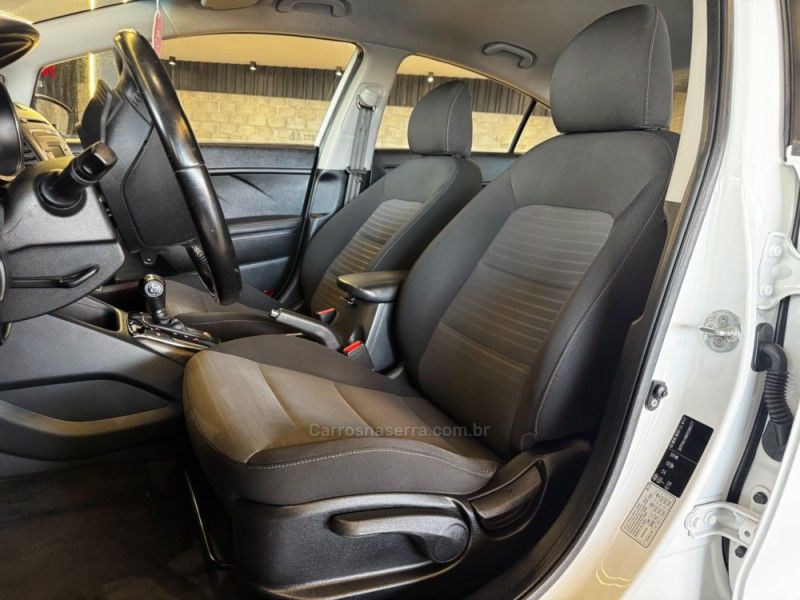 KIA CERATO 1.6 16V SX4 2016/2017 GRIFFCAR MULTIMARCAS DOIS IRMÃOS / Carros no Vale KIA CERATO 1.6 16V SX4 2016/2017 GRIFFCAR MULTIMARCAS DOIS IRMÃOS / Carros no Vale