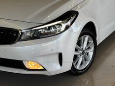 KIA CERATO 1.6 16V SX4 2016/2017 GRIFFCAR MULTIMARCAS DOIS IRMÃOS / Carros no Vale