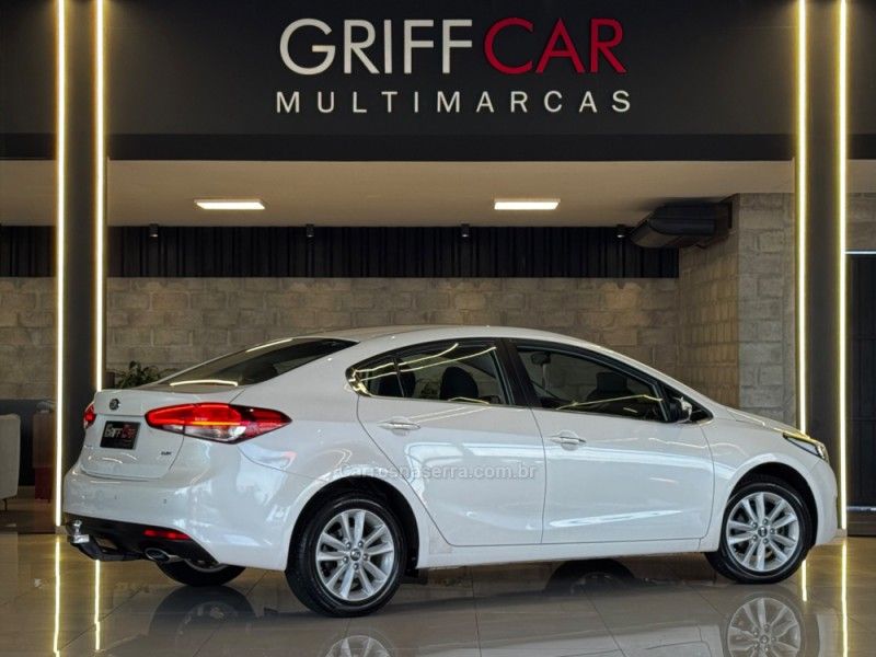 KIA CERATO 1.6 16V SX4 2016/2017 GRIFFCAR MULTIMARCAS DOIS IRMÃOS / Carros no Vale KIA CERATO 1.6 16V SX4 2016/2017 GRIFFCAR MULTIMARCAS DOIS IRMÃOS / Carros no Vale