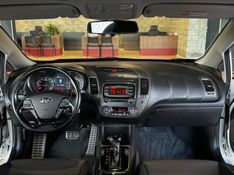 KIA CERATO 1.6 16V SX4 2016/2017 GRIFFCAR MULTIMARCAS DOIS IRMÃOS / Carros no Vale