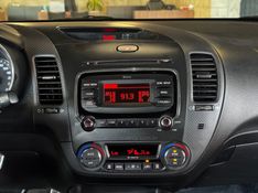 KIA CERATO 1.6 16V SX4 2016/2017 GRIFFCAR MULTIMARCAS DOIS IRMÃOS / Carros no Vale