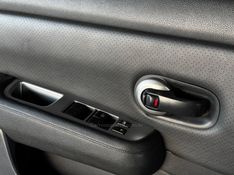 NISSAN TIIDA 1.8 SL 16V 2010/2011 GRIFFCAR MULTIMARCAS DOIS IRMÃOS / Carros no Vale