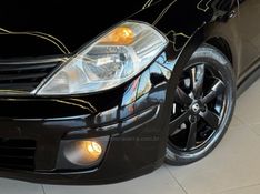 NISSAN TIIDA 1.8 SL 16V 2010/2011 GRIFFCAR MULTIMARCAS DOIS IRMÃOS / Carros no Vale