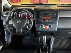 NISSAN TIIDA 1.8 SL 16V 2010/2011 GRIFFCAR MULTIMARCAS DOIS IRMÃOS / Carros no Vale