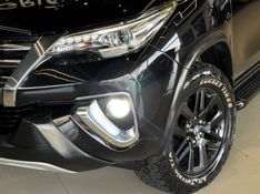 TOYOTA HILUX SW4 2.8 SRX 4X4 16V TURBO INTERCOOLER 2016/2017 GRIFFCAR MULTIMARCAS DOIS IRMÃOS / Carros no Vale