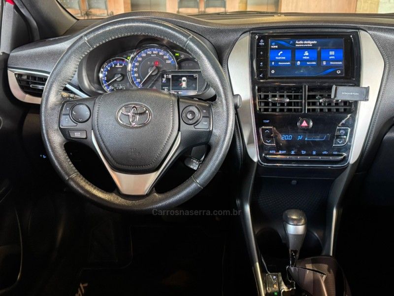 TOYOTA YARIS 1.5 XS 16V 2018/2019 GRIFFCAR MULTIMARCAS DOIS IRMÃOS / Carros no Vale