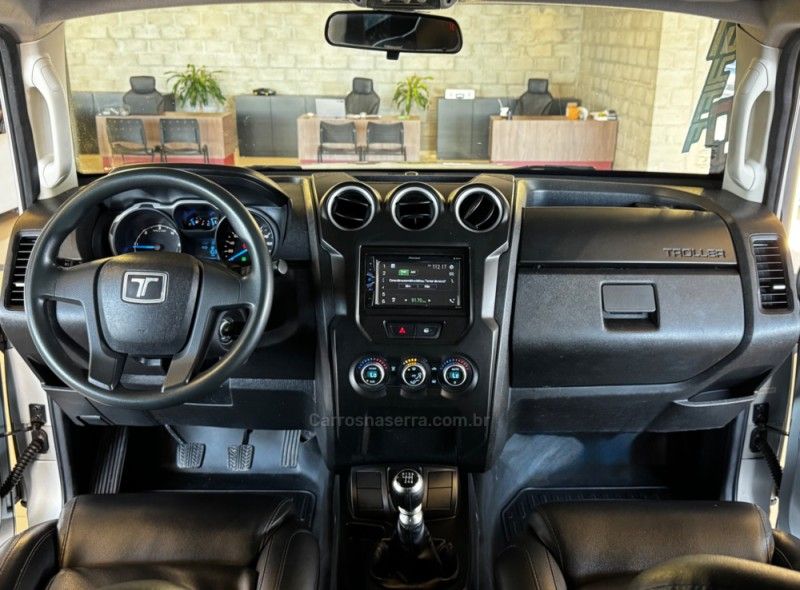TROLLER T4 3.2 TDI 4X4 20V TURBO INTERCOOLER 2015/2016 GRIFFCAR MULTIMARCAS DOIS IRMÃOS / Carros no Vale