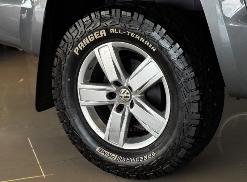 VOLKSWAGEN AMAROK 2.0 HIGHLINE 4X4 CD 16V TURBO INTERCOOLER 2017/2017 GRIFFCAR MULTIMARCAS DOIS IRMÃOS / Carros no Vale VOLKSWAGEN AMAROK 2.0 HIGHLINE 4X4 CD 16V TURBO INTERCOOLER 2017/2017 GRIFFCAR MULTIMARCAS DOIS IRMÃOS / Carros no Vale