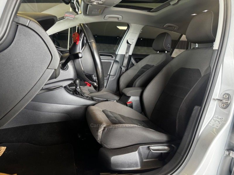 VOLKSWAGEN GOLF 1.4 TSI HIGHLINE 16V 2013/2014 GRIFFCAR MULTIMARCAS DOIS IRMÃOS / Carros no Vale VOLKSWAGEN GOLF 1.4 TSI HIGHLINE 16V 2013/2014 GRIFFCAR MULTIMARCAS DOIS IRMÃOS / Carros no Vale