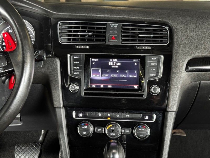 VOLKSWAGEN GOLF 1.4 TSI HIGHLINE 16V 2013/2014 GRIFFCAR MULTIMARCAS DOIS IRMÃOS / Carros no Vale VOLKSWAGEN GOLF 1.4 TSI HIGHLINE 16V 2013/2014 GRIFFCAR MULTIMARCAS DOIS IRMÃOS / Carros no Vale