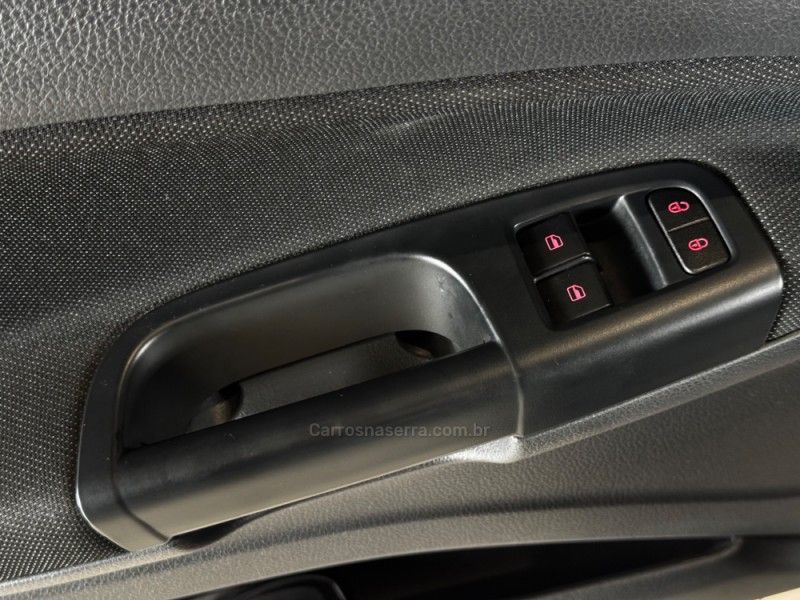 VOLKSWAGEN VOYAGE 1.6 MSI TOTALFLEX 2020/2021 GRIFFCAR MULTIMARCAS DOIS IRMÃOS / Carros no Vale