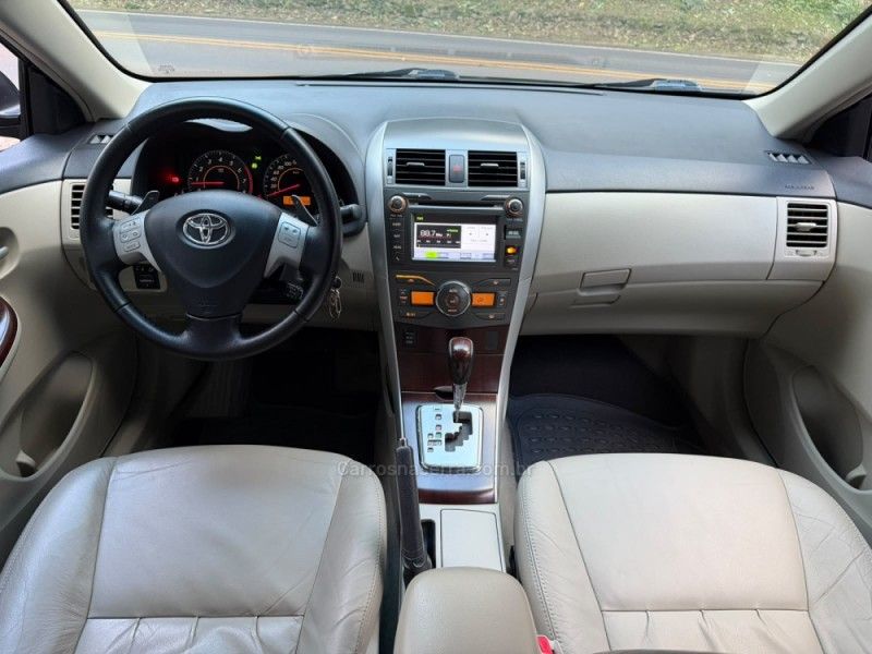 TOYOTA COROLLA 2.0 ALTIS 16V 2013/2014 KASPER VEÍCULOS DOIS IRMÃOS / Carros no Vale