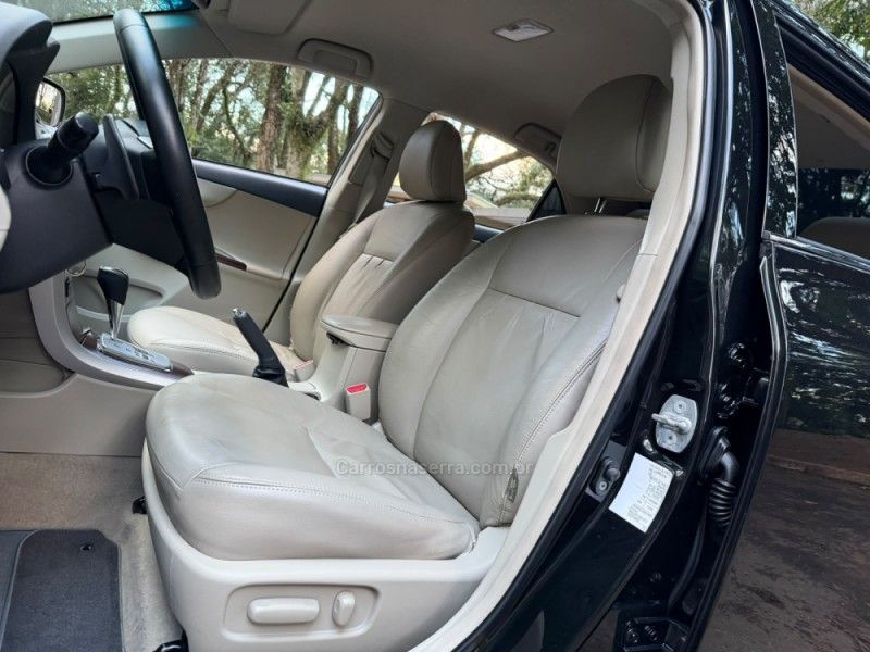 TOYOTA COROLLA 2.0 ALTIS 16V 2013/2014 KASPER VEÍCULOS DOIS IRMÃOS / Carros no Vale