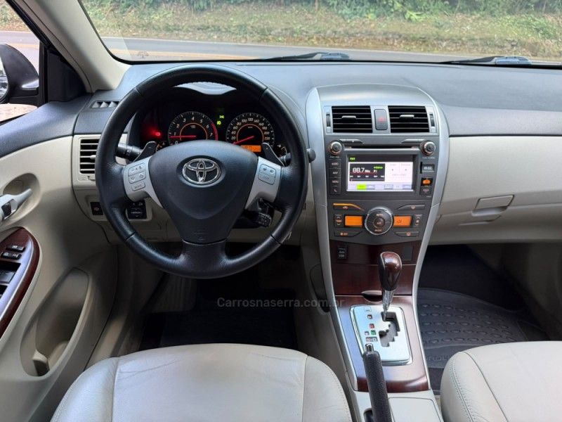 TOYOTA COROLLA 2.0 ALTIS 16V 2013/2014 KASPER VEÍCULOS DOIS IRMÃOS / Carros no Vale