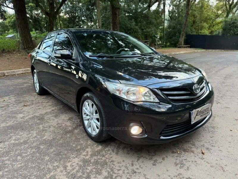 TOYOTA COROLLA 2.0 ALTIS 16V 2013/2014 KASPER VEÍCULOS DOIS IRMÃOS / Carros no Vale