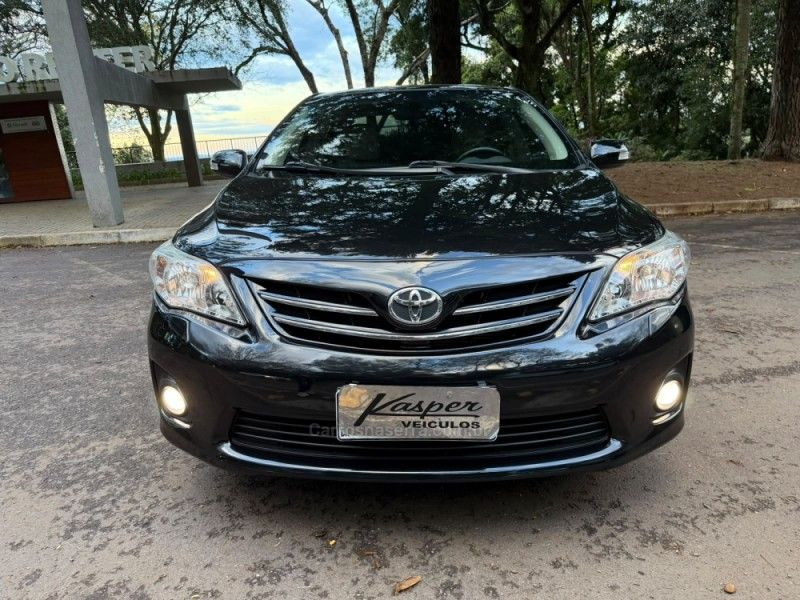 TOYOTA COROLLA 2.0 ALTIS 16V 2013/2014 KASPER VEÍCULOS DOIS IRMÃOS / Carros no Vale