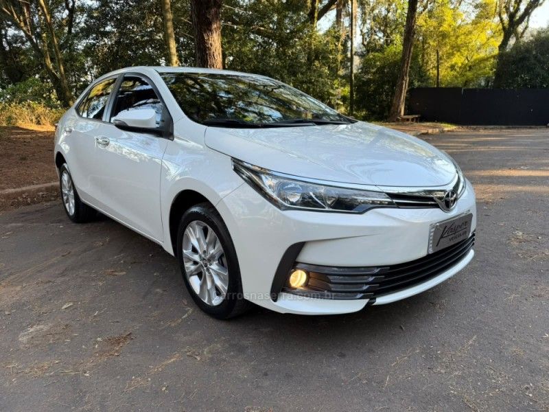TOYOTA COROLLA 2.0 XEI 16V 2017/2018 KASPER VEÍCULOS DOIS IRMÃOS / Carros no Vale TOYOTA COROLLA 2.0 XEI 16V 2017/2018 KASPER VEÍCULOS DOIS IRMÃOS / Carros no Vale
