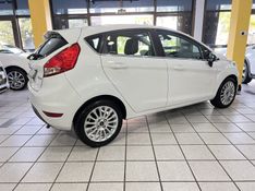 FORD FIESTA 1.6 TITANIUM HATCH 16V 2015/2015 PRIME MULTIMARCAS CAXIAS DO SUL / Carros no Vale