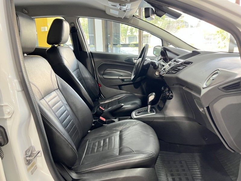 FORD FIESTA 1.6 TITANIUM HATCH 16V 2015/2015 PRIME MULTIMARCAS CAXIAS DO SUL / Carros no Vale FORD FIESTA 1.6 TITANIUM HATCH 16V 2015/2015 PRIME MULTIMARCAS CAXIAS DO SUL / Carros no Vale