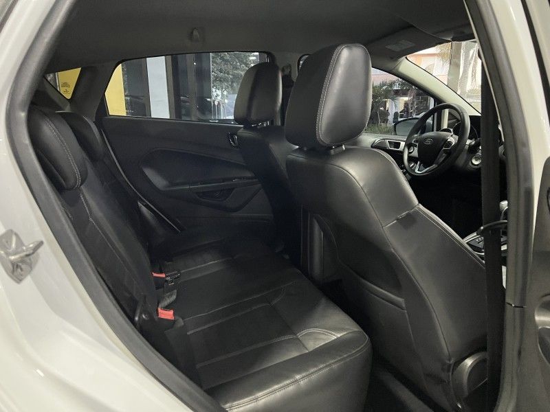FORD FIESTA 1.6 TITANIUM HATCH 16V 2015/2015 PRIME MULTIMARCAS CAXIAS DO SUL / Carros no Vale FORD FIESTA 1.6 TITANIUM HATCH 16V 2015/2015 PRIME MULTIMARCAS CAXIAS DO SUL / Carros no Vale
