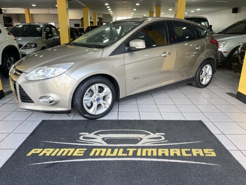 FORD FOCUS 1.6 SE HATCH 16V 2014/2015 PRIME MULTIMARCAS CAXIAS DO SUL / Carros no Vale