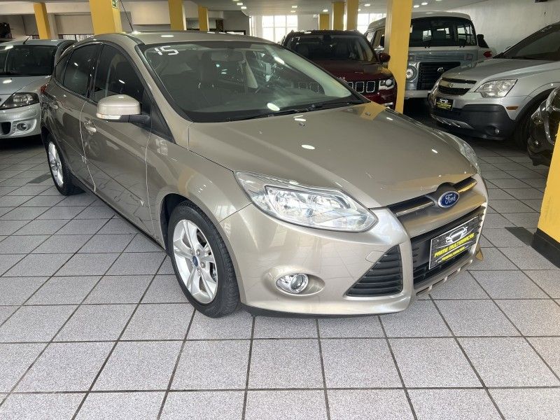 FORD FOCUS 1.6 SE HATCH 16V 2014/2015 PRIME MULTIMARCAS CAXIAS DO SUL / Carros no Vale