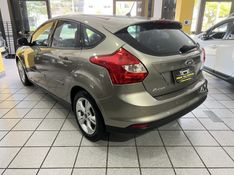FORD FOCUS 1.6 SE HATCH 16V 2014/2015 PRIME MULTIMARCAS CAXIAS DO SUL / Carros no Vale
