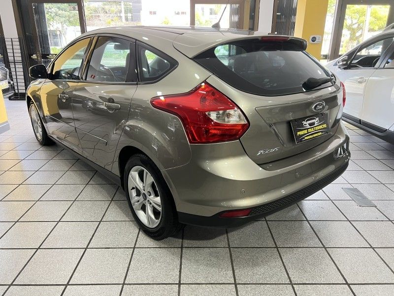FORD FOCUS 1.6 SE HATCH 16V 2014/2015 PRIME MULTIMARCAS CAXIAS DO SUL / Carros no Vale