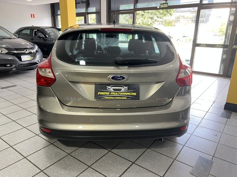 FORD FOCUS 1.6 SE HATCH 16V 2014/2015 PRIME MULTIMARCAS CAXIAS DO SUL / Carros no Vale