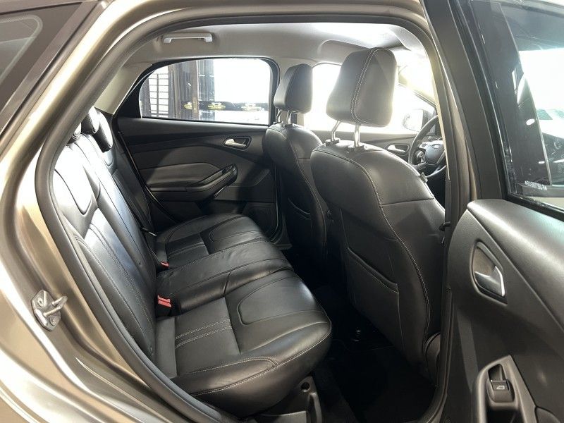 FORD FOCUS 1.6 SE HATCH 16V 2014/2015 PRIME MULTIMARCAS CAXIAS DO SUL / Carros no Vale