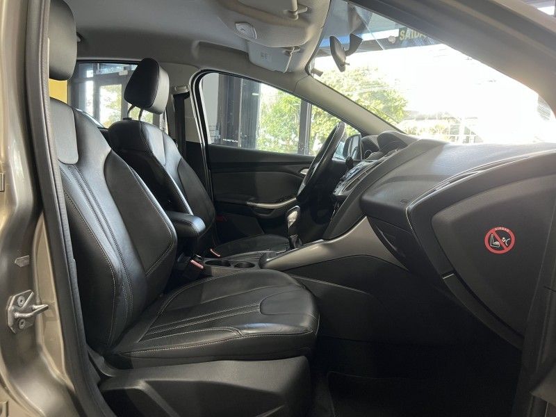FORD FOCUS 1.6 SE HATCH 16V 2014/2015 PRIME MULTIMARCAS CAXIAS DO SUL / Carros no Vale