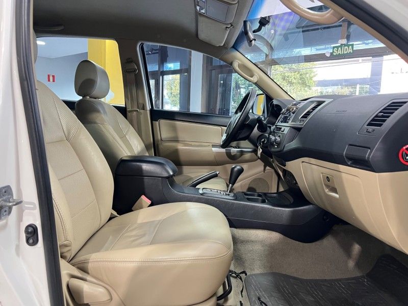 TOYOTA HILUX SW4 2.7 SR 4X2 16V 2014/2014 PRIME MULTIMARCAS CAXIAS DO SUL / Carros no Vale TOYOTA HILUX SW4 2.7 SR 4X2 16V 2014/2014 PRIME MULTIMARCAS CAXIAS DO SUL / Carros no Vale