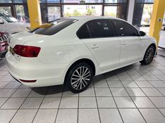 VOLKSWAGEN JETTA 2.0 COMFORTLINE TIPTRONIC 2012/2012 PRIME MULTIMARCAS CAXIAS DO SUL / Carros no Vale