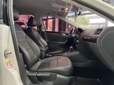 VOLKSWAGEN JETTA 2.0 COMFORTLINE TIPTRONIC 2012/2012 PRIME MULTIMARCAS CAXIAS DO SUL / Carros no Vale