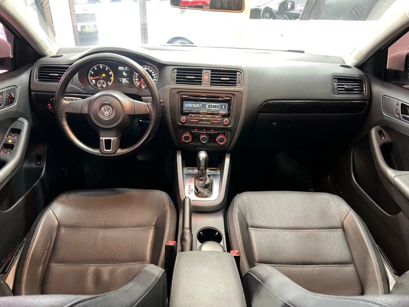 VOLKSWAGEN JETTA 2.0 COMFORTLINE TIPTRONIC 2012/2012 PRIME MULTIMARCAS CAXIAS DO SUL / Carros no Vale VOLKSWAGEN JETTA 2.0 COMFORTLINE TIPTRONIC 2012/2012 PRIME MULTIMARCAS CAXIAS DO SUL / Carros no Vale