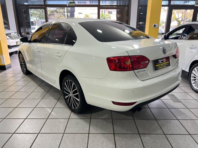 VOLKSWAGEN JETTA 2.0 COMFORTLINE TIPTRONIC 2012/2012 PRIME MULTIMARCAS CAXIAS DO SUL / Carros no Vale VOLKSWAGEN JETTA 2.0 COMFORTLINE TIPTRONIC 2012/2012 PRIME MULTIMARCAS CAXIAS DO SUL / Carros no Vale