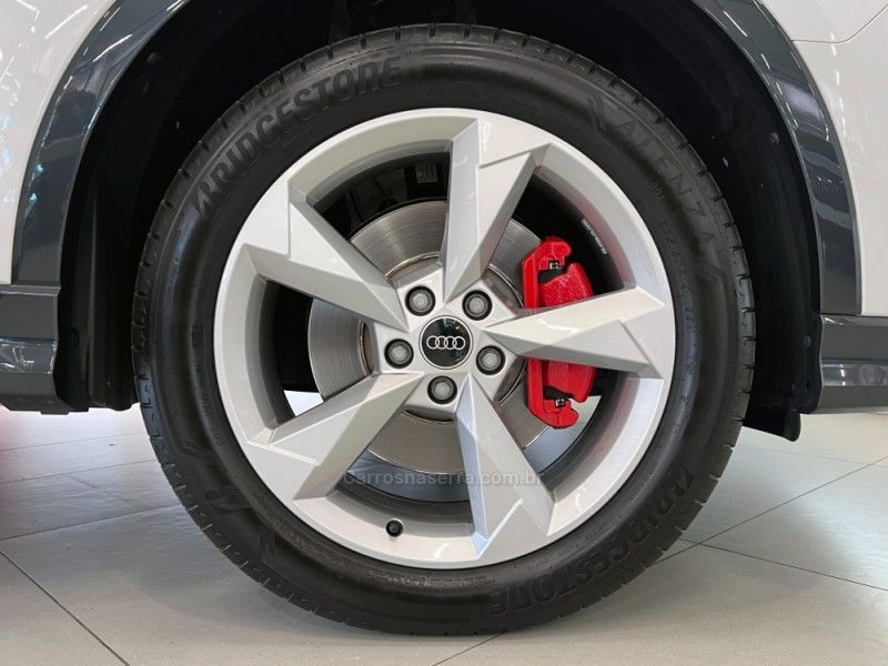 AUDI Q3 2.0 TFSI SPORTBACK PERFORMANCE BLACK QUATTRO 2022/2023 ÓTIMA CAR FLORES DA CUNHA / Carros no Vale