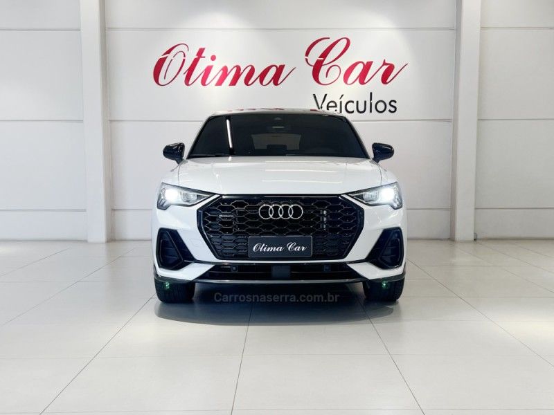 AUDI Q3 2.0 TFSI SPORTBACK PERFORMANCE BLACK QUATTRO 2022/2023 ÓTIMA CAR FLORES DA CUNHA / Carros no Vale