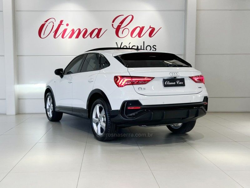 AUDI Q3 2.0 TFSI SPORTBACK PERFORMANCE BLACK QUATTRO 2022/2023 ÓTIMA CAR FLORES DA CUNHA / Carros no Vale