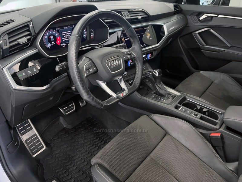 AUDI Q3 2.0 TFSI SPORTBACK PERFORMANCE BLACK QUATTRO 2022/2023 ÓTIMA CAR FLORES DA CUNHA / Carros no Vale