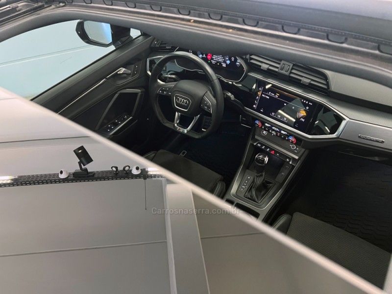 AUDI Q3 2.0 TFSI SPORTBACK PERFORMANCE BLACK QUATTRO 2022/2023 ÓTIMA CAR FLORES DA CUNHA / Carros no Vale