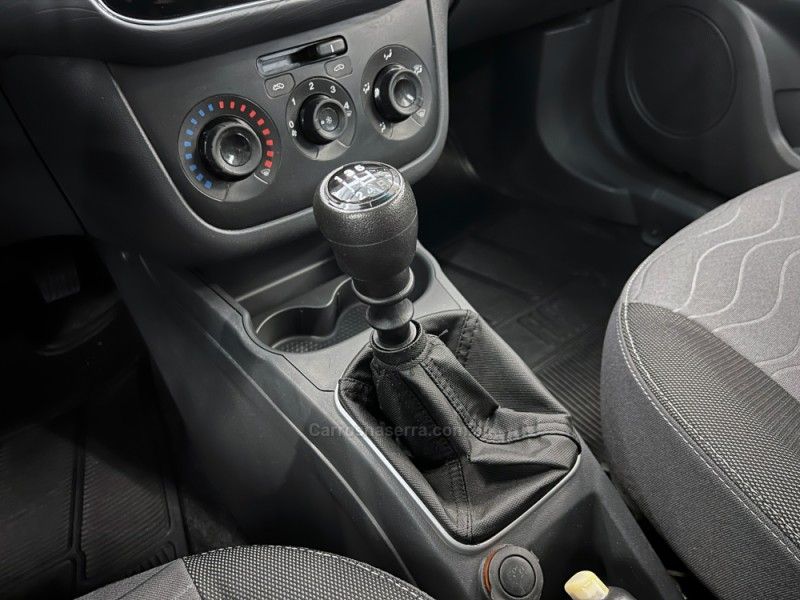 FIAT PUNTO 1.4 ATTRACTIVE ITALIA 8V 2015/2016 ÓTIMA CAR FLORES DA CUNHA / Carros no Vale
