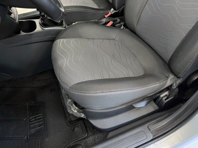 FIAT PUNTO 1.4 ATTRACTIVE ITALIA 8V 2015/2016 ÓTIMA CAR FLORES DA CUNHA / Carros no Vale